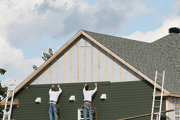 Professional Siding Installation technician working in East Hampton, CT